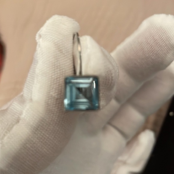 Lovely Sundance catalog ascher cut, blue topaz earrings in 925 sterling silver. - Picture 2 of 5